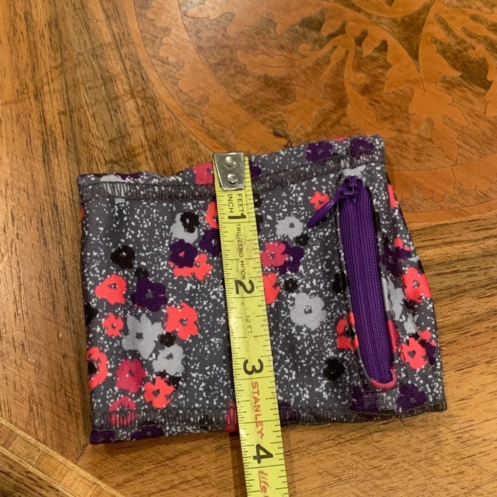 Gertex Zippered Athletic Wristband Sports Pouch Women’s Floral Gray Purple Pink